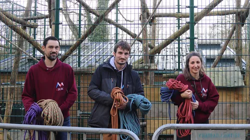 Au Refuge de L'Arche, les vieilles cordes font le bonheur des primates